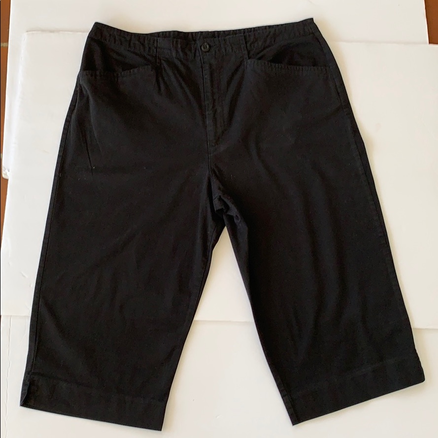 Black Front Pocket Black Capris Size 14